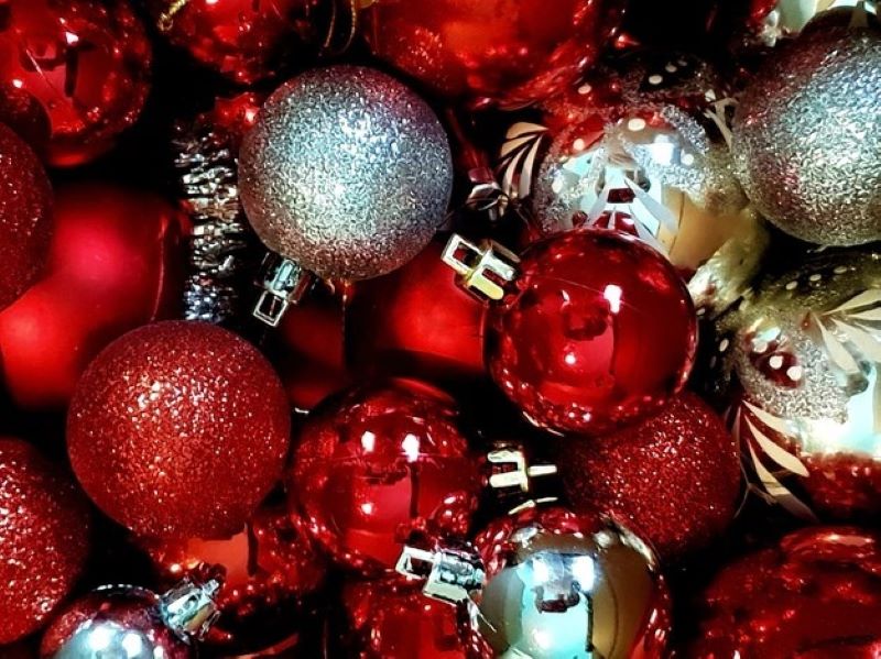 Customizing Your Commercial Artificial Christmas Tree: Design Tips & Tricks for a Unique Holiday Display